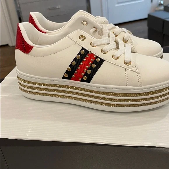 Elegant White and Gold Women's Sneakers - Picture 2 of 7